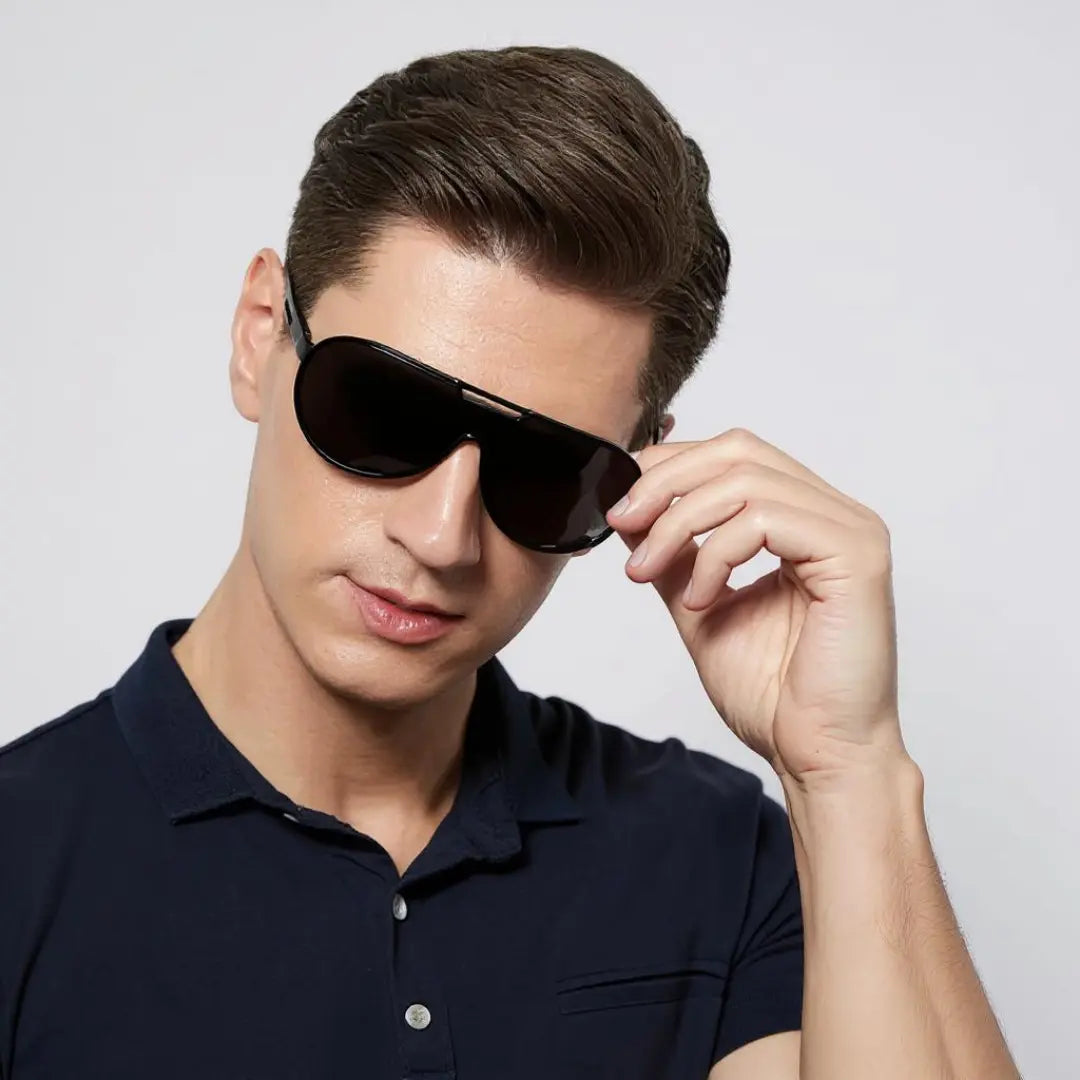 Homem usando o Óculos de Sol Aviador Vintage Masculino Mionelle Tesla Preto