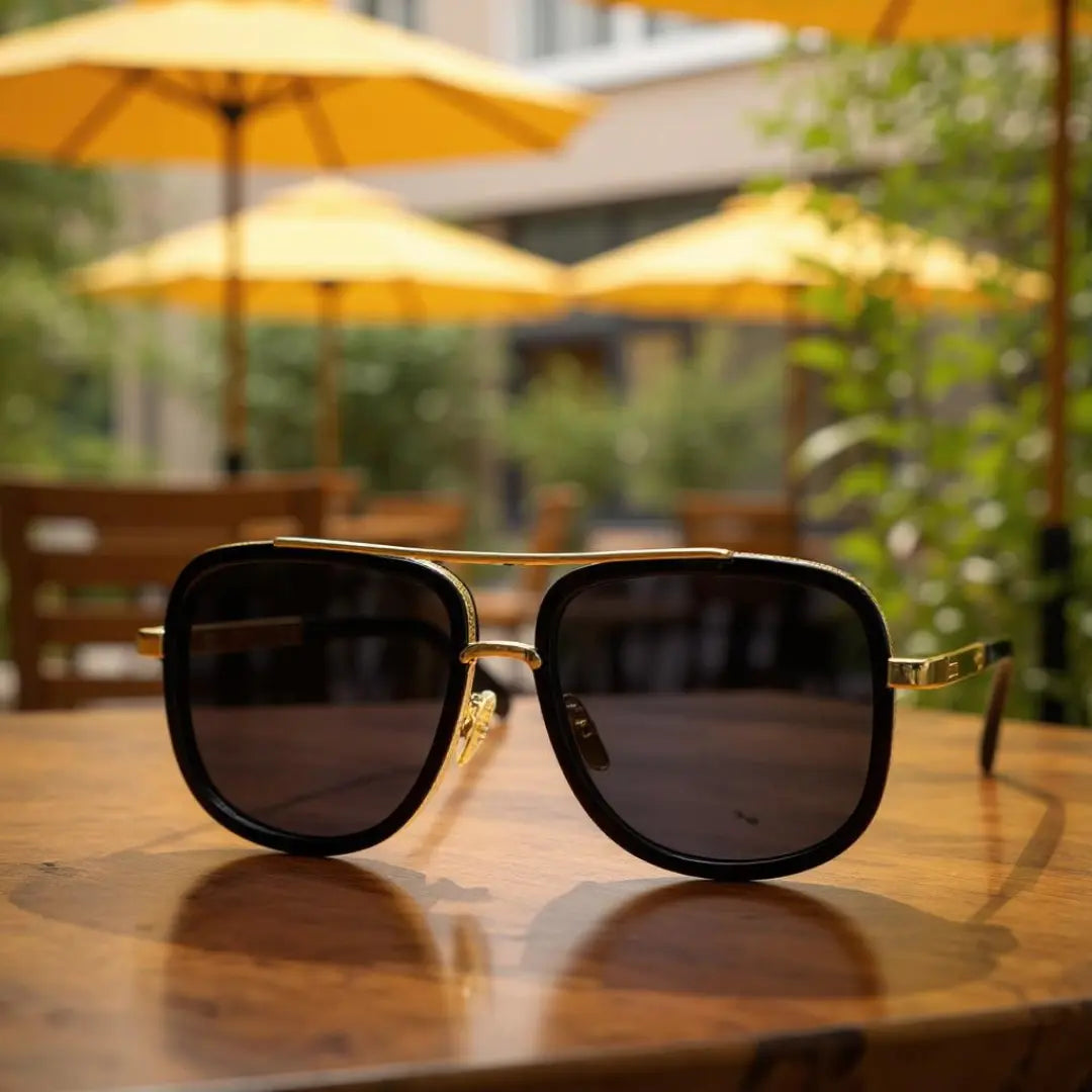 Óculos de Sol Quadrado Feminino Mionelle Milano Preto Sob a mesa