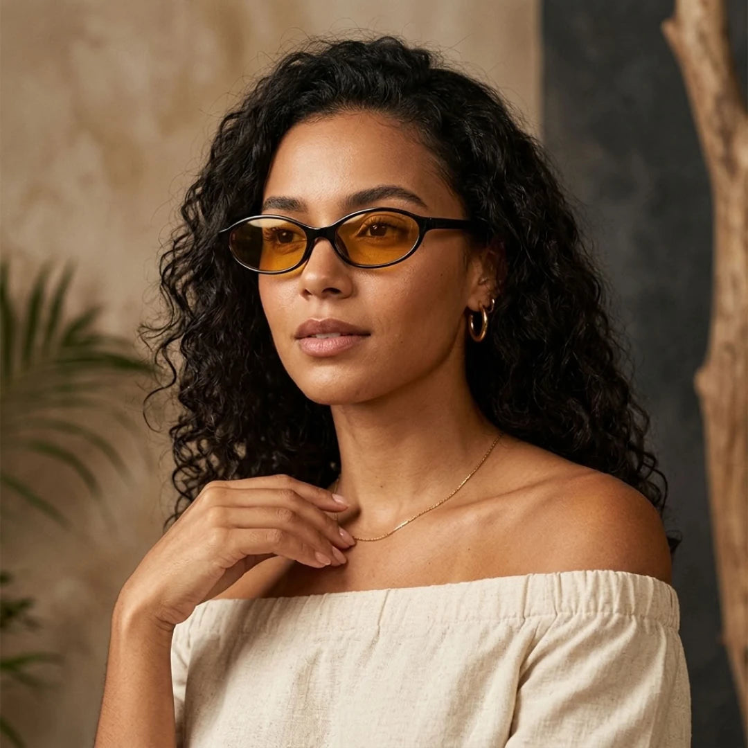 Mulher usando o Mionelle Narrow Vibe Pop Yellow com lentes amarelas