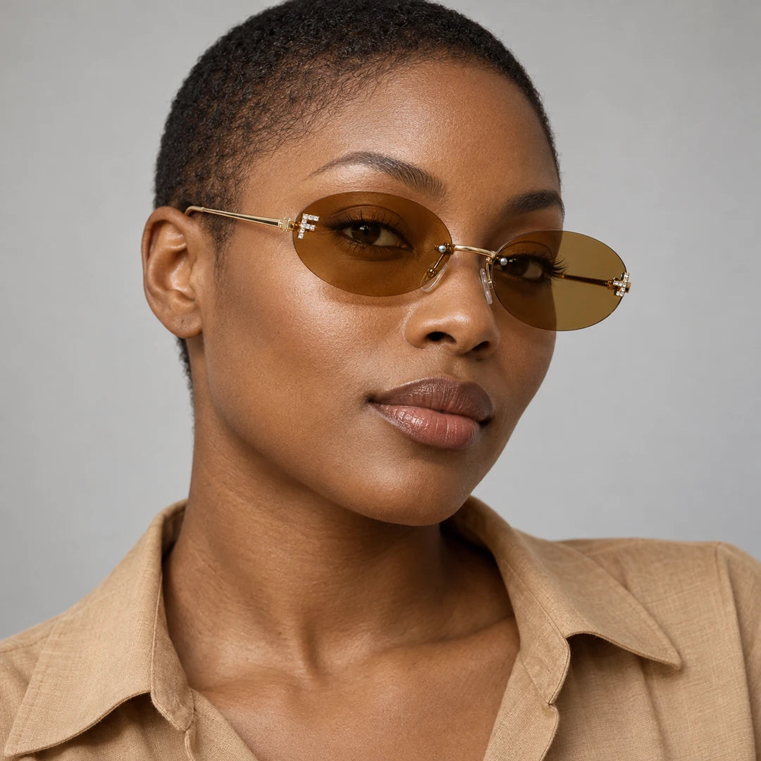 Mulher usando o Mionelle Luna Brown Vintage, com lentes marrons em tom âmbar