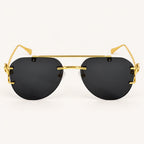 Vista frontal do Mionelle Halo All Black, com estrutura dourada e lentes cinza-escuras