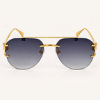 Vista frontal do Mionelle Halo Low Black, com estrutura dourada e lentes cinza em degradê