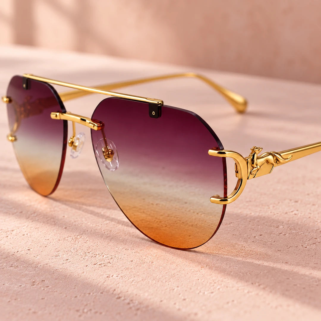 Detalhe das lentes em degradê roxo e âmbar e do ornamento dourado lateral do Mionelle Halo Amethyst