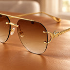 Detalhe das lentes marrons em degradê e do ornamento dourado lateral do Mionelle Halo Brown
