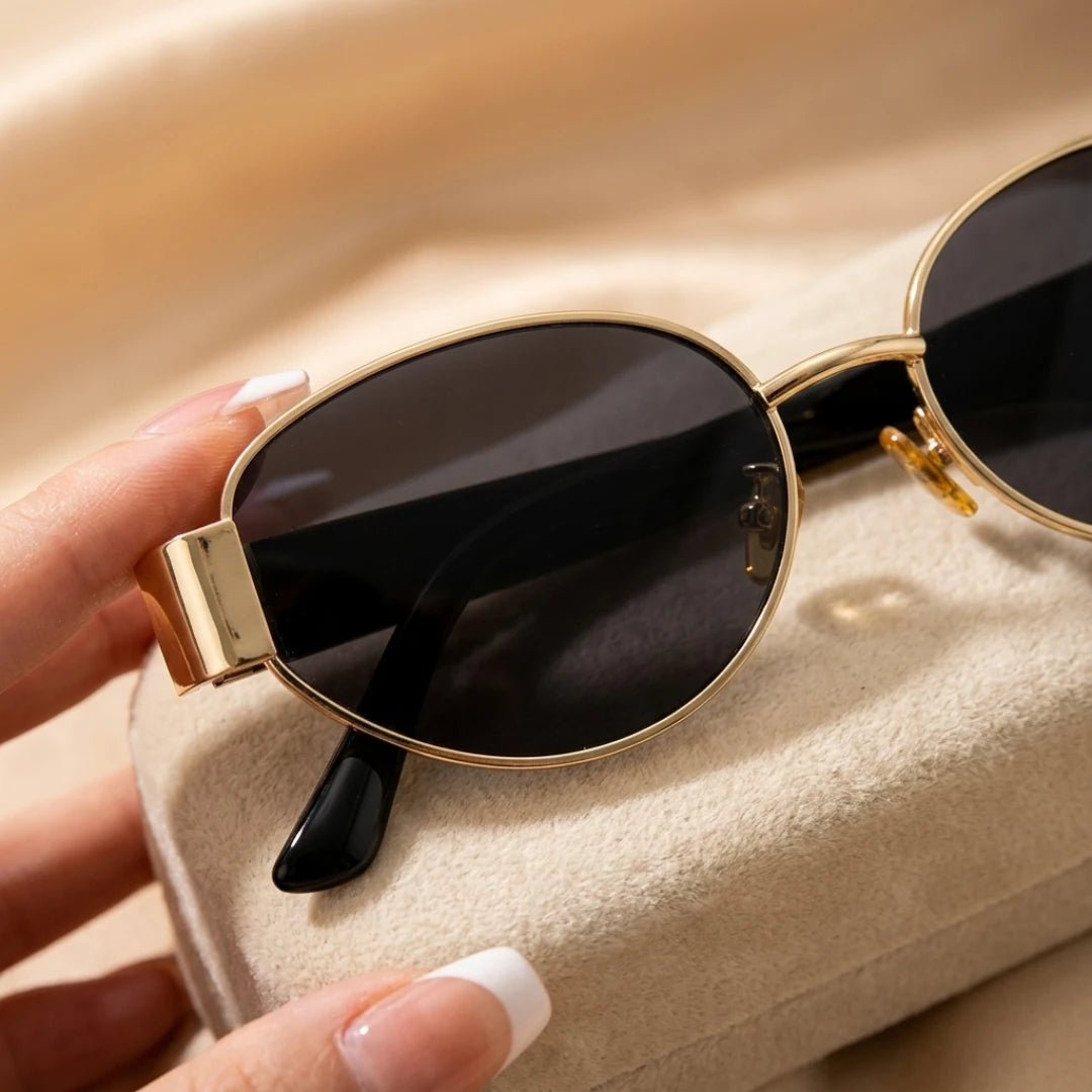 Detalhe da armação e das lentes dos óculos Mionelle Selene Golden Black