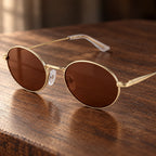 Detalhe das lentes marrons e da estrutura dourada do Mionelle Viper Bronze
