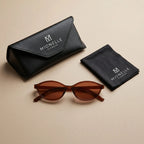Mionelle Narrow Vibe Rich Brown com hastes dobradas, estojo e pano de limpeza da marca