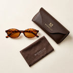 Mionelle Narrow Vibe Vintage Tartaruga com hastes dobradas, estojo e pano de limpeza da marca