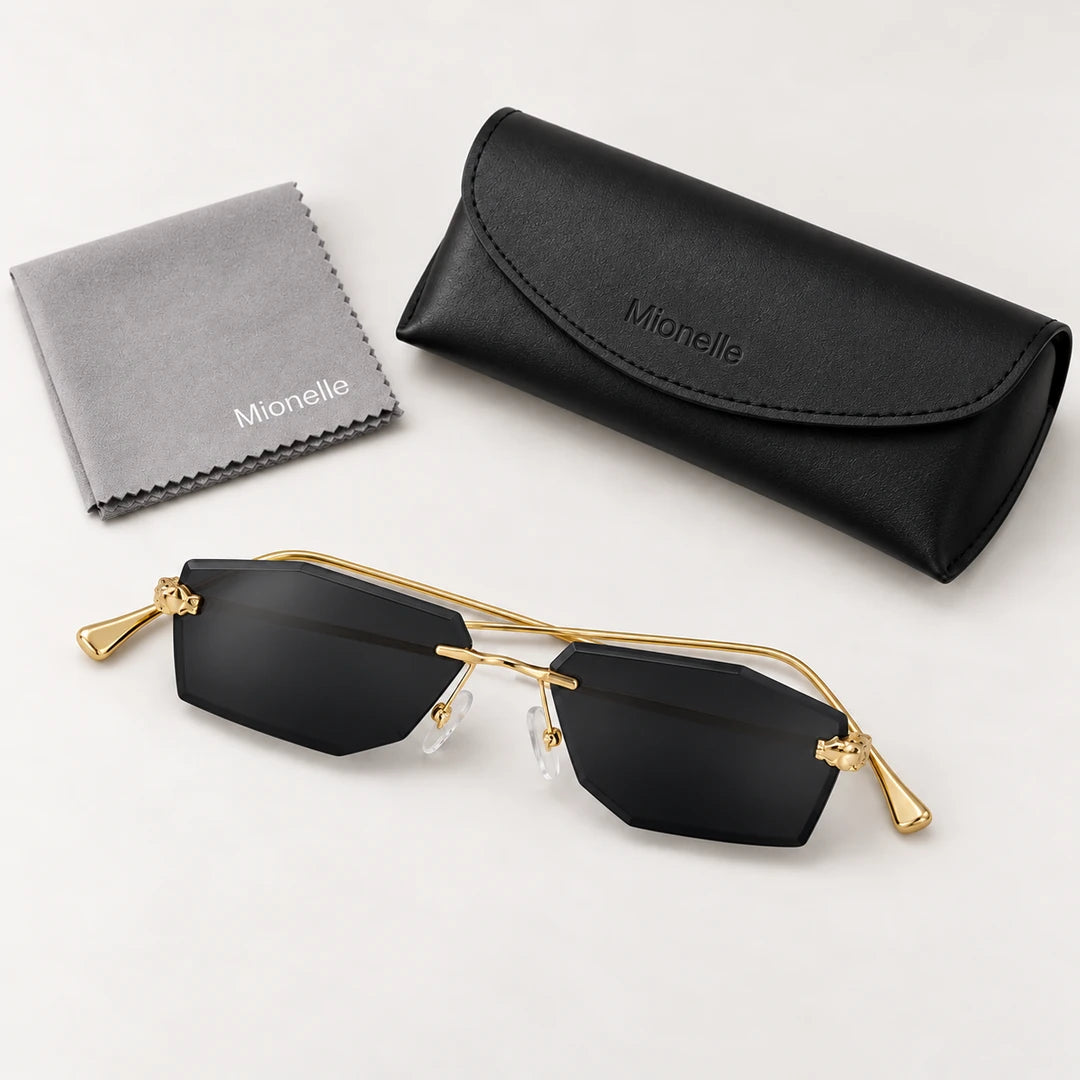 Mionelle Aura All Black com ambas as hastes dobradas, estojo preto e pano cinza da marca