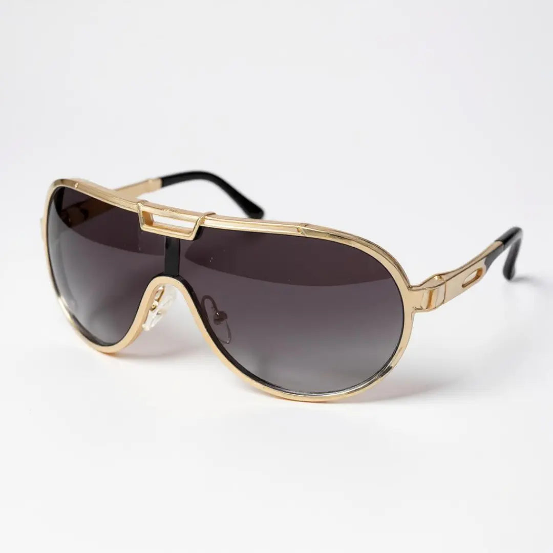 Óculos de Sol Aviador Vintage Masculino e Feminino Mionelle Tesla Golden Preto em um fundo neutro