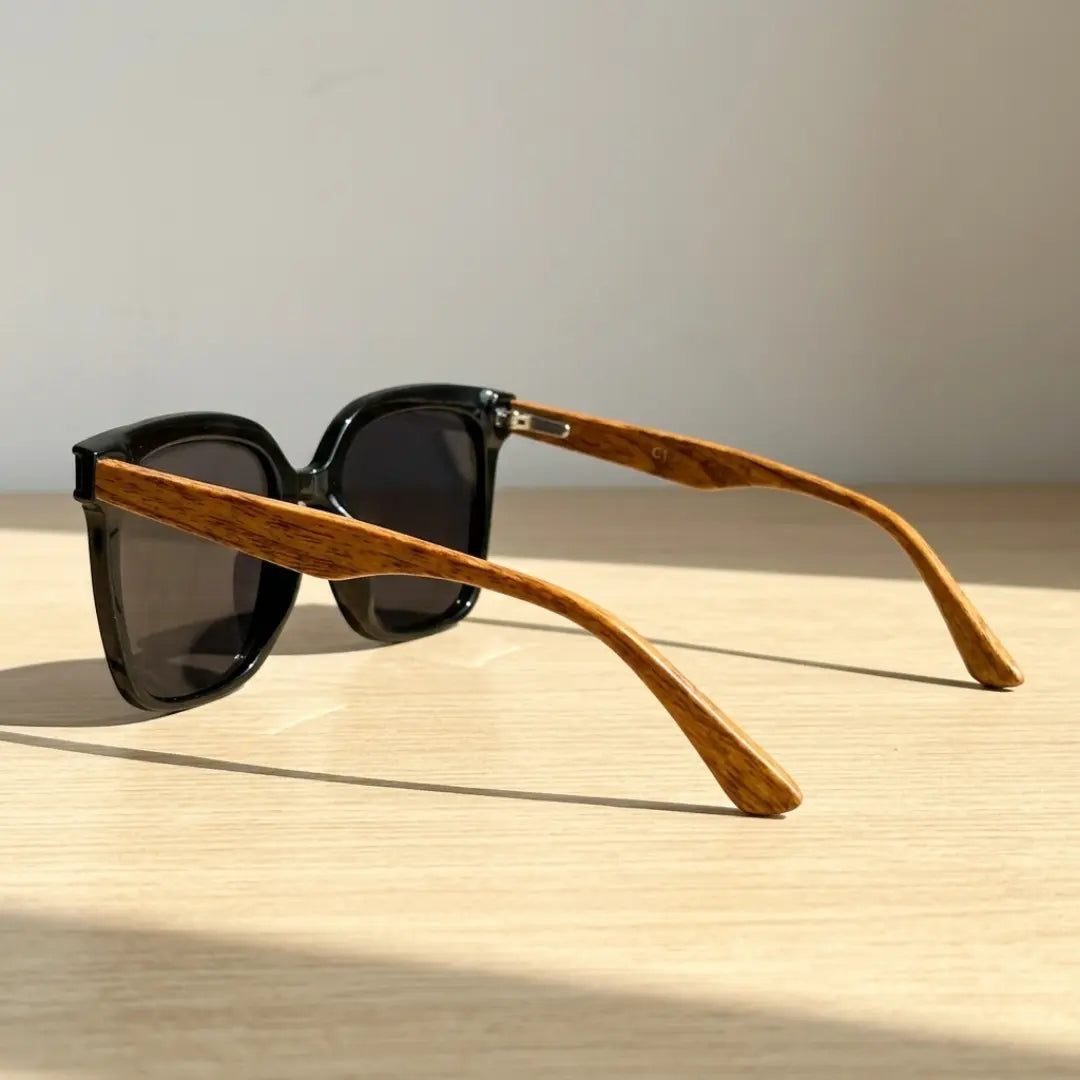 óculos de sol gatinho feminino preto oversized madeira detalhe