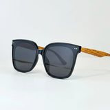 Óculos de Sol Gatinho Oversized de Madeira Feminino Mionelle Hera Preto