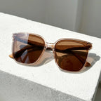 óculos de sol gatinho feminino marrom oversized madeira detalhe