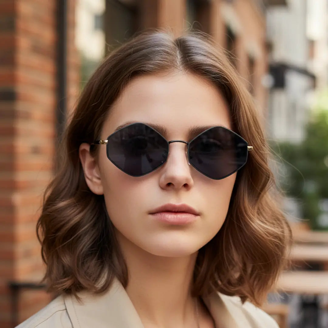 oculos-de-sol-hexagonal-feminino-preto-mionelle-gema-onix-7