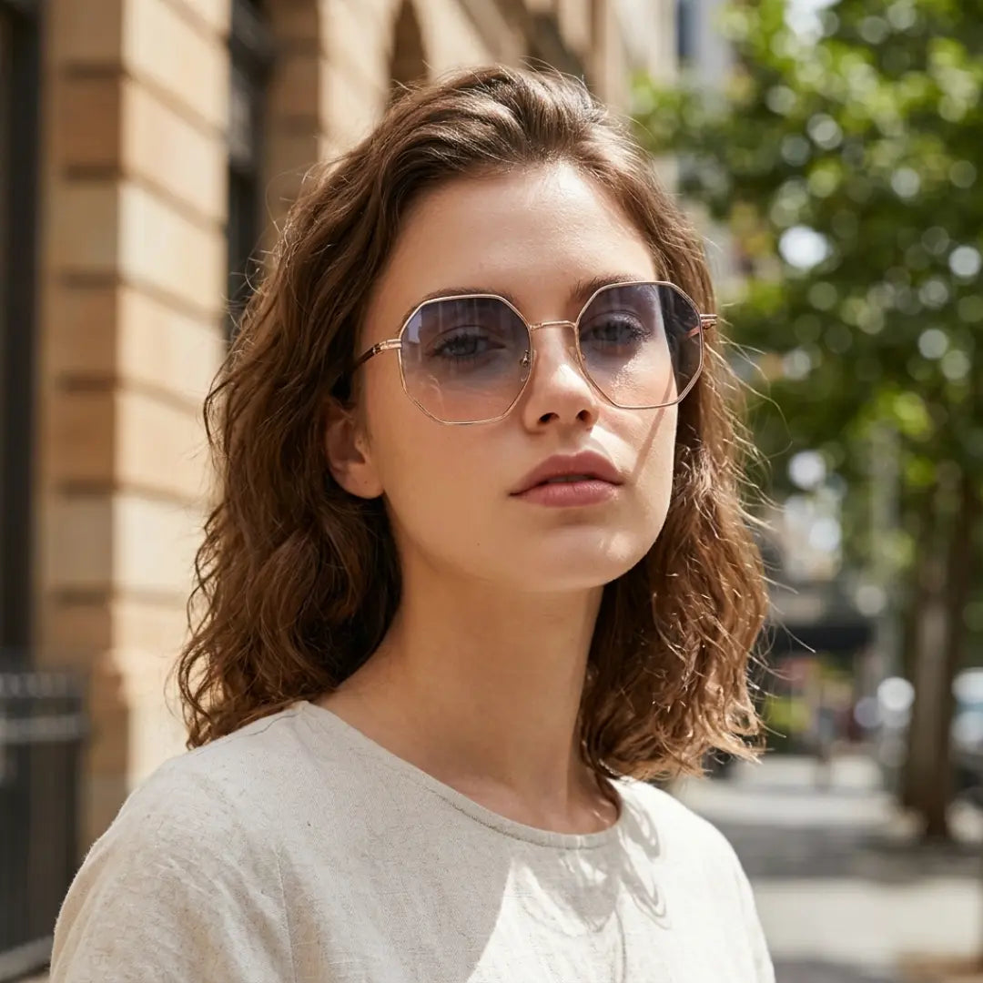 óculos de sol octagonal feminino azul degradê retrô detalhe