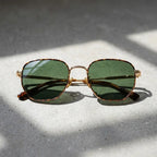óculos de sol hexagonal verde polarizado mionelle cosmo metal dourado