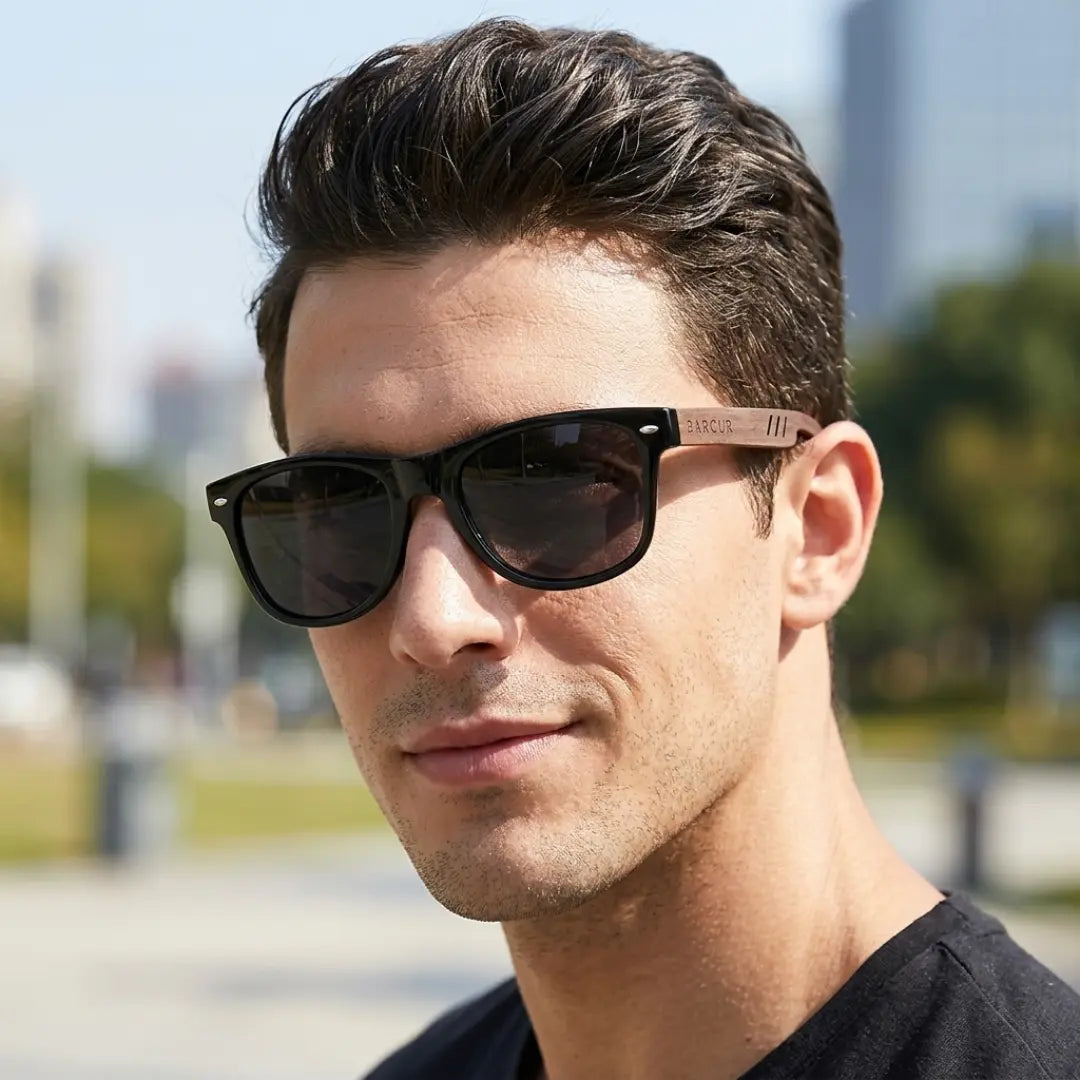 óculos de sol masculino madeira preto polarizado Mionelle Legado detalhe